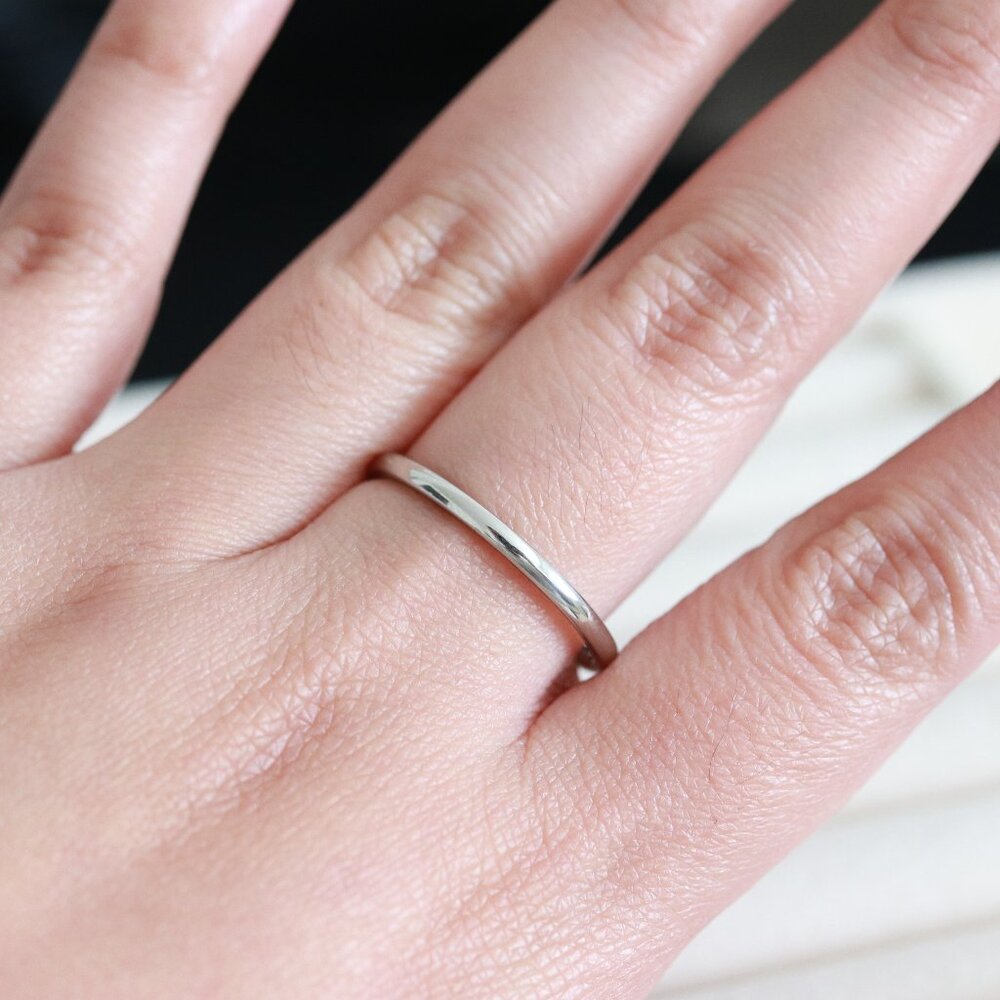 DS7 2mm Men/Women Round Edge Silver Wedding Band Ring Stainless Steel